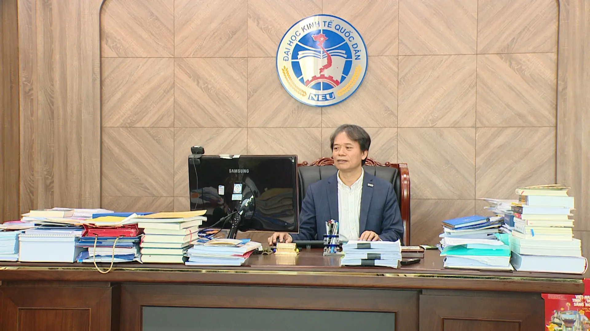 Để các trường đại học trọng điểm tự chủ phong giáo sư